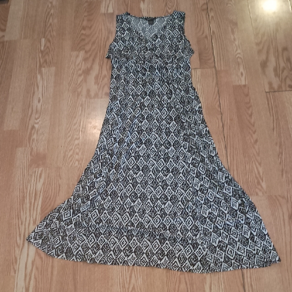 Glamour Black and White Geometric Maxi Dress